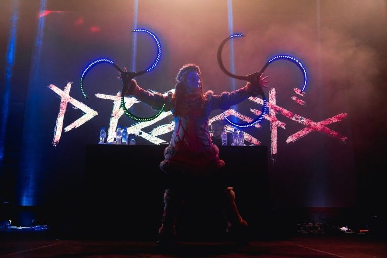Выступление артистов Светового шоу с нашумевшей группой «Drummatix» в Москве.